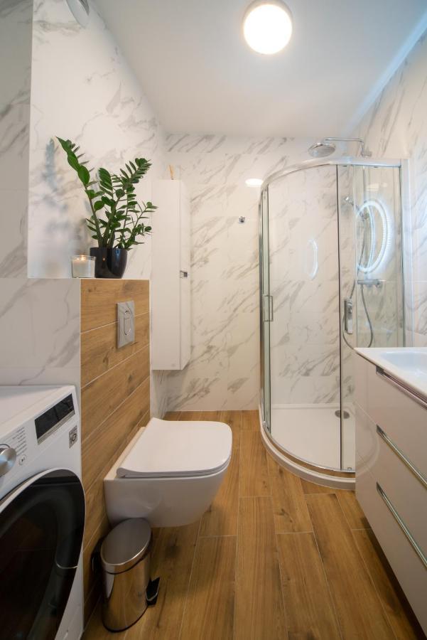 Maya'S Flats & Resorts 49 - Spacious 3 Rooms Apartment In Szafarnia Гданськ Екстер'єр фото